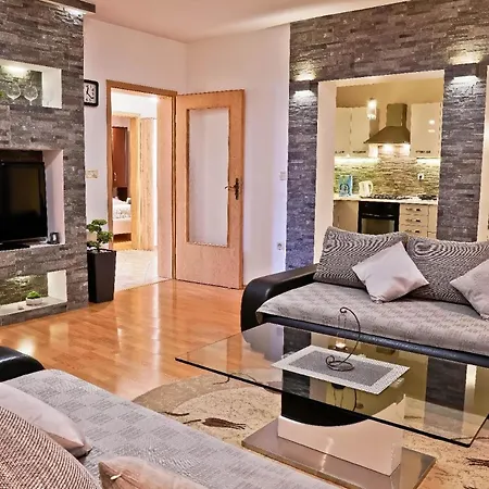 Fuer 8 Personen Ca 100 Qm In Pula, Istrien Istrische Riviera Apartment Pula