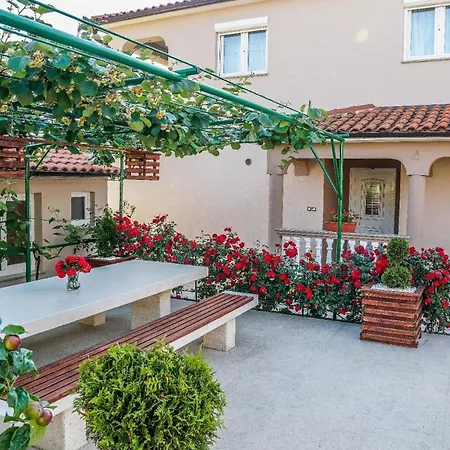 Fuer 8 Personen Ca 100 Qm In Pula, Istrien Istrische Riviera Apartment *